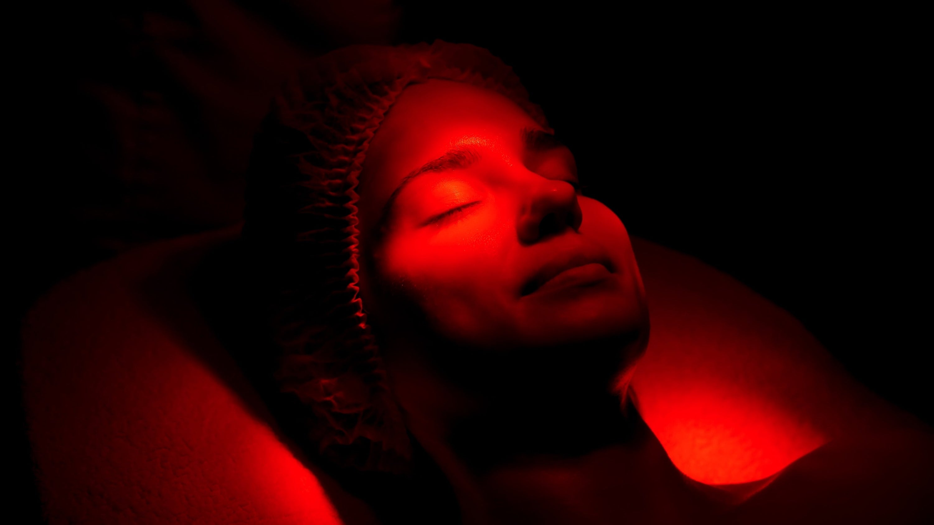 The Benefits of Red Light Therapy in Skincare